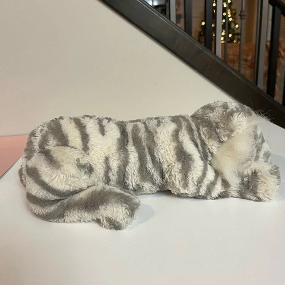 JELLYCAT Sacha Snow Tiger Plush Toy Rare Retired Stuffed Animal - Picture 3 of 6